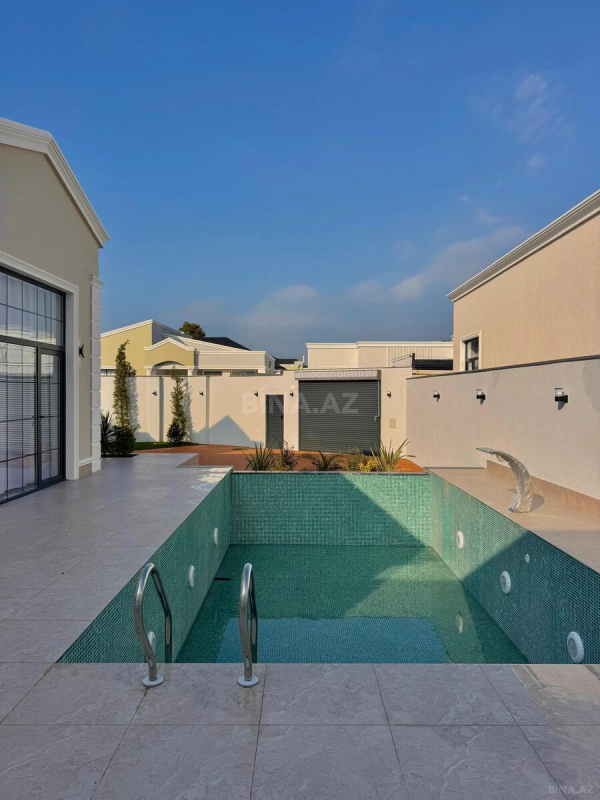 Satılır 5 otaqlı həyət evi 250 m²