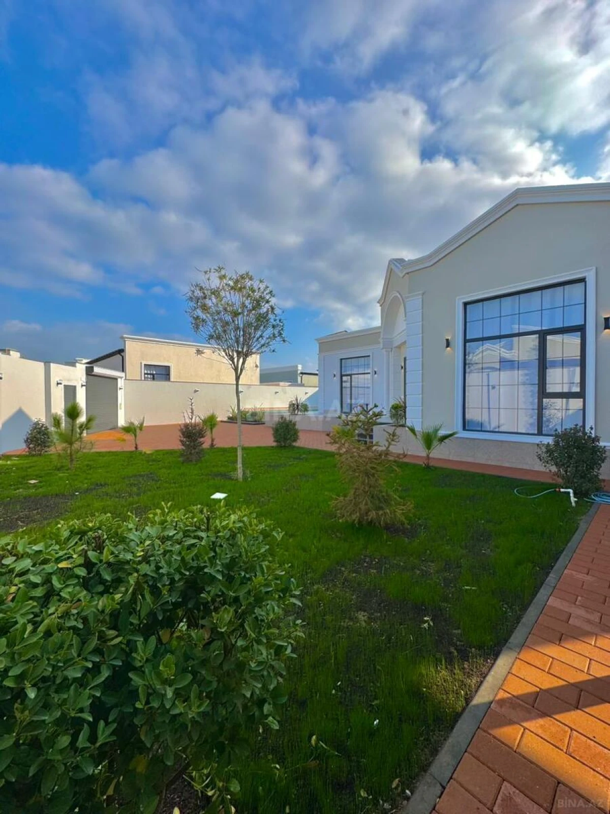 Satılır 5 otaqlı həyət evi 250 m²
