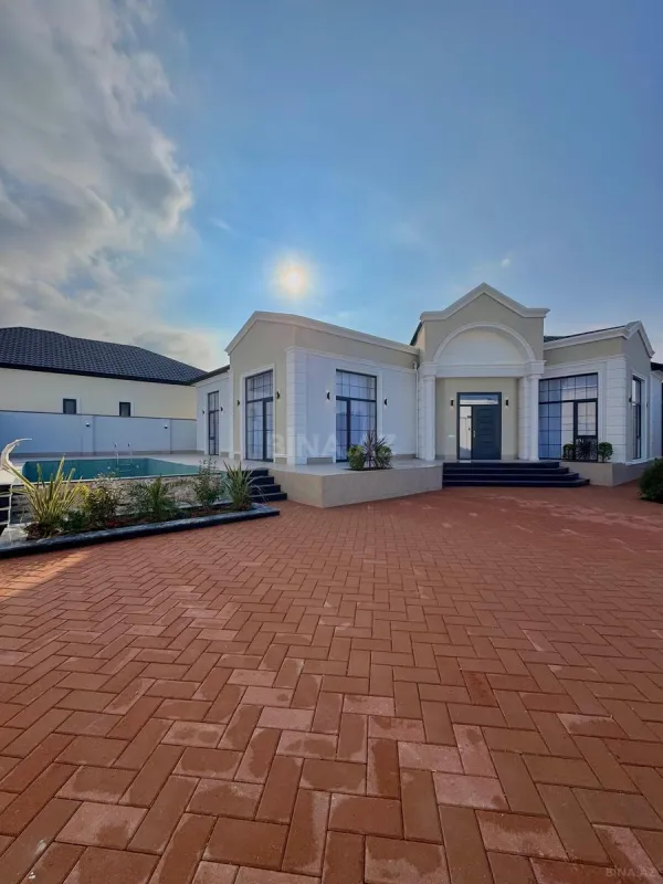 Satılır 5 otaqlı həyət evi 250 m²