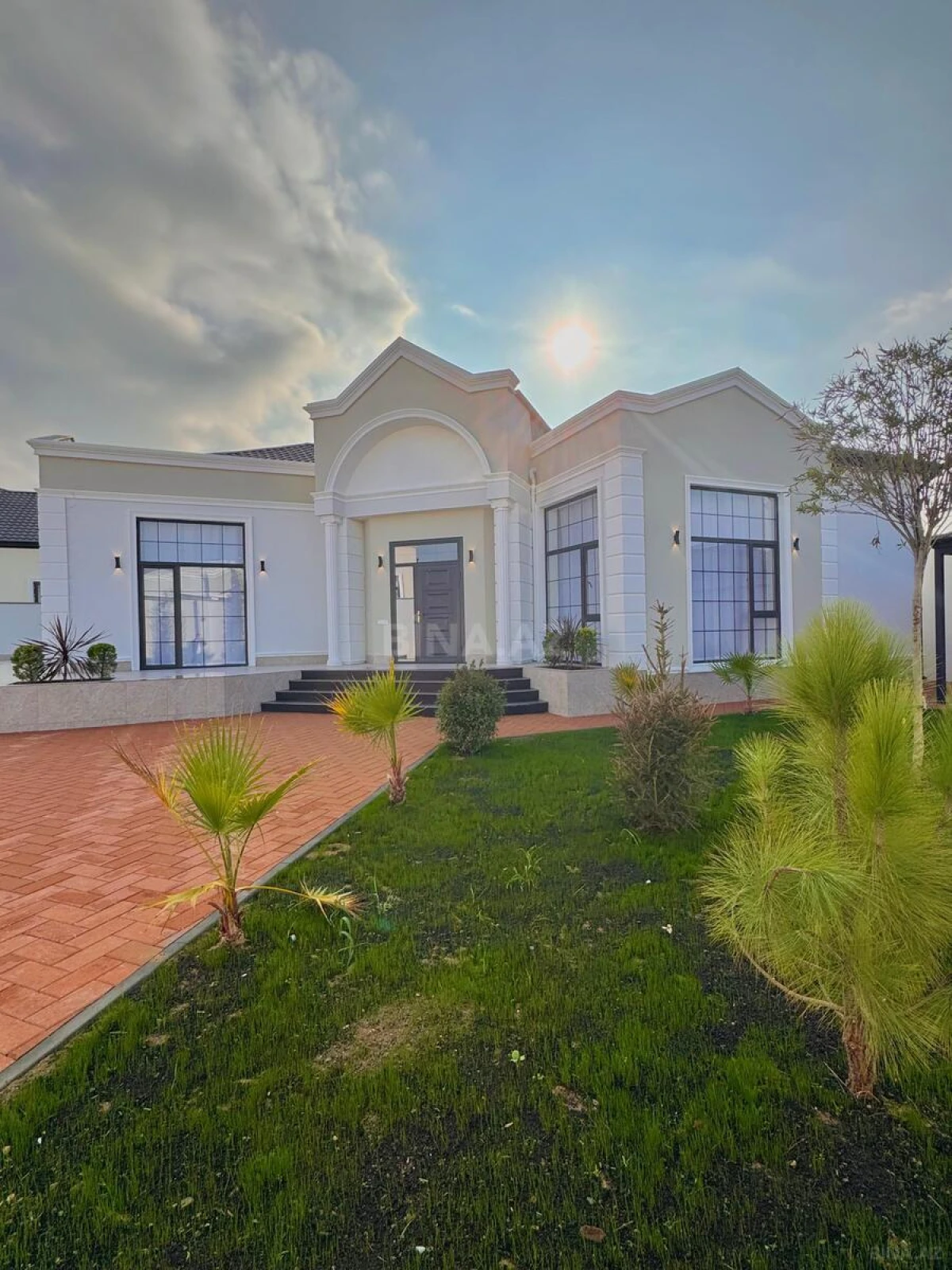 Satılır 5 otaqlı həyət evi 250 m²