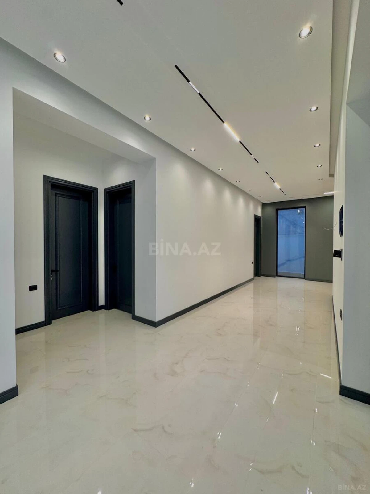 Satılır 5 otaqlı həyət evi 250 m²
