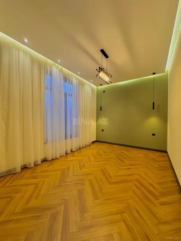 Satılır 5 otaqlı həyət evi 250 m²