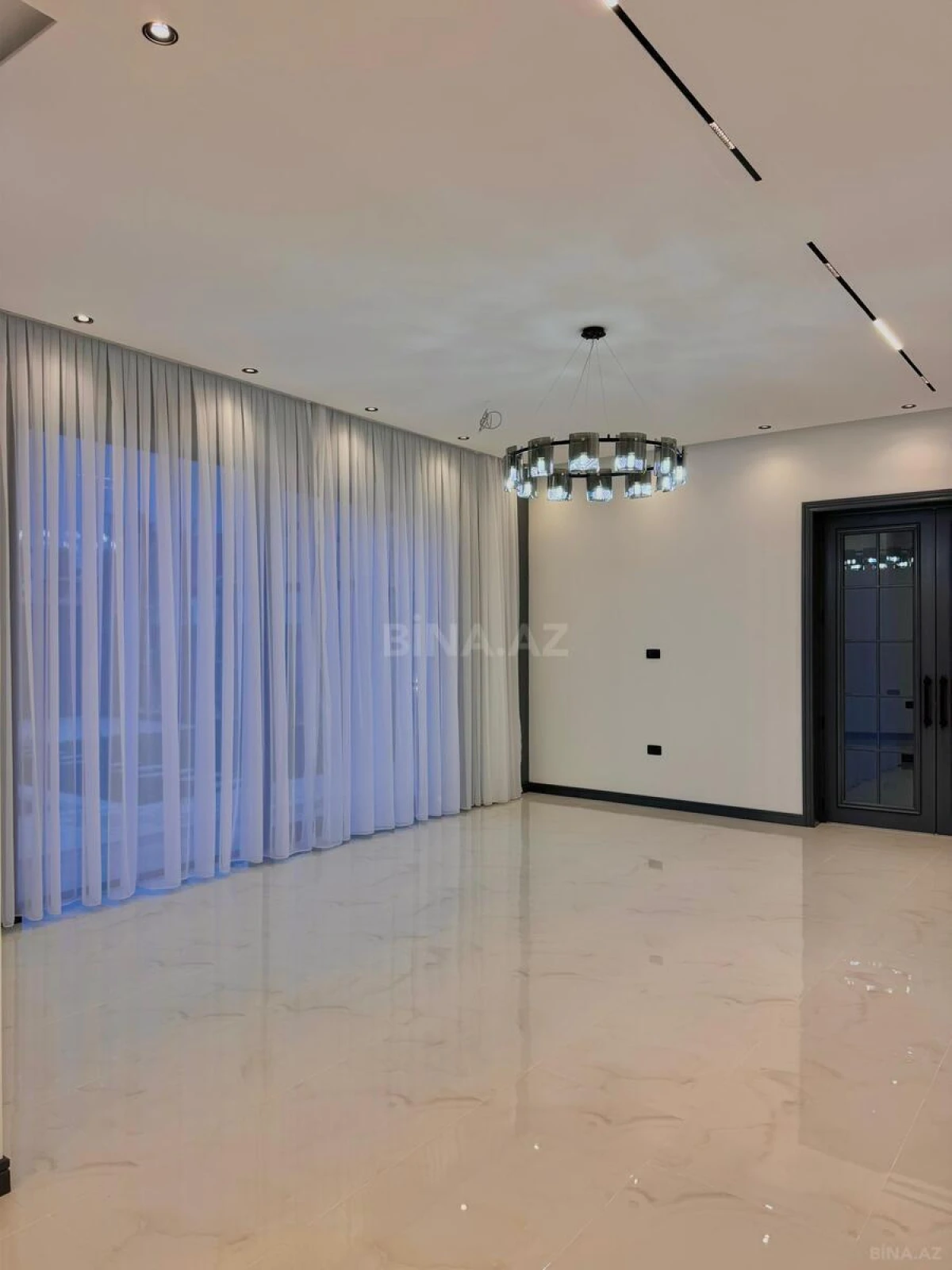 Satılır 5 otaqlı həyət evi 250 m²