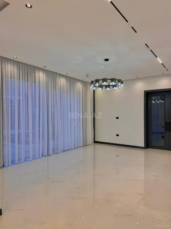 Satılır 5 otaqlı həyət evi 250 m²