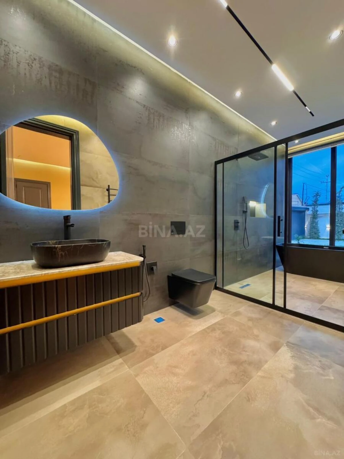 Satılır 5 otaqlı həyət evi 250 m²