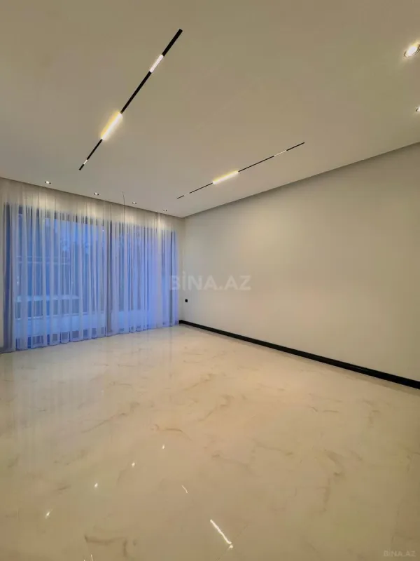 Satılır 5 otaqlı həyət evi 250 m²