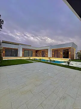 Satılır 5 otaqlı həyət evi 250 m²