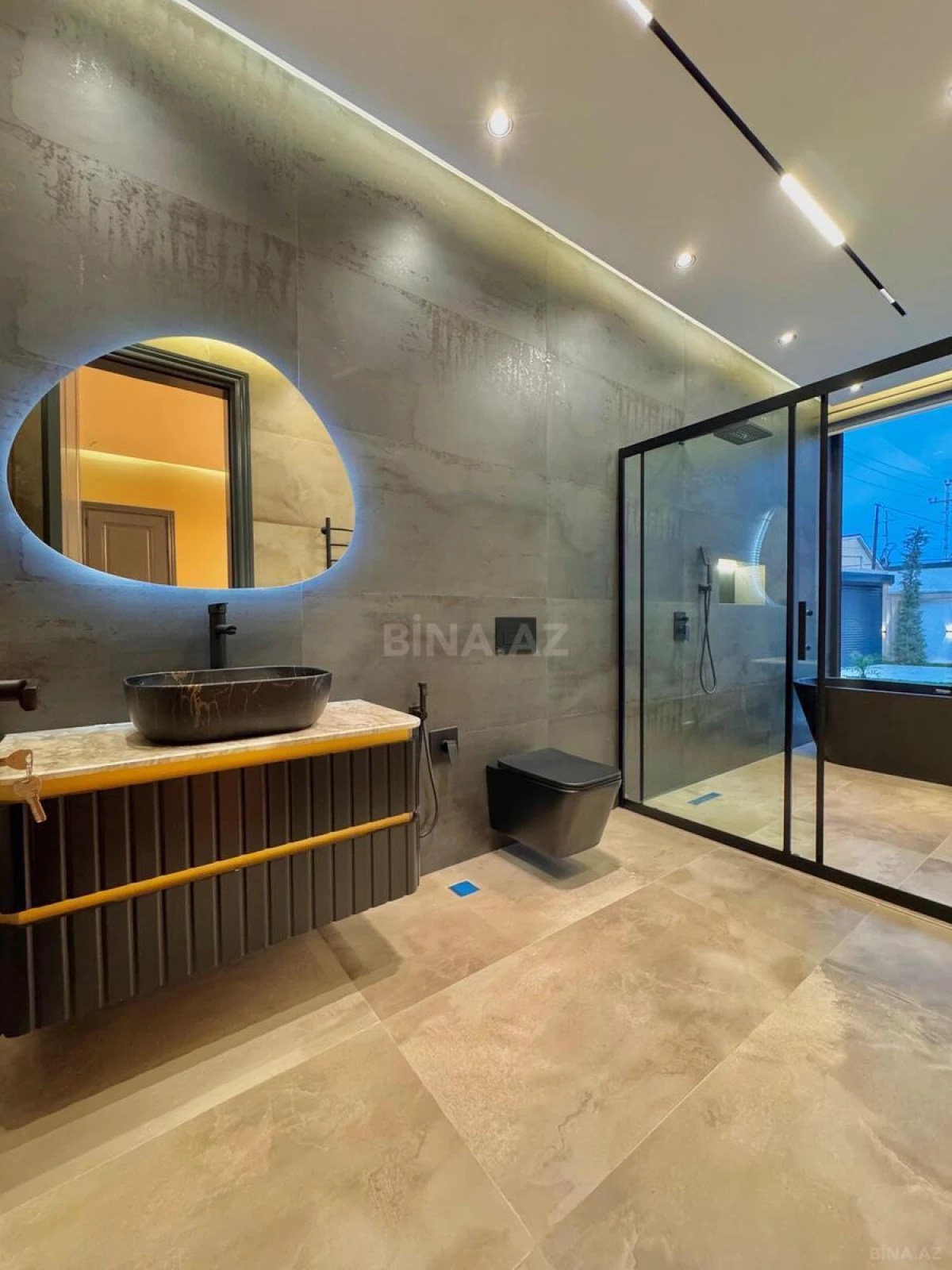 Satılır 5 otaqlı həyət evi 250 m²