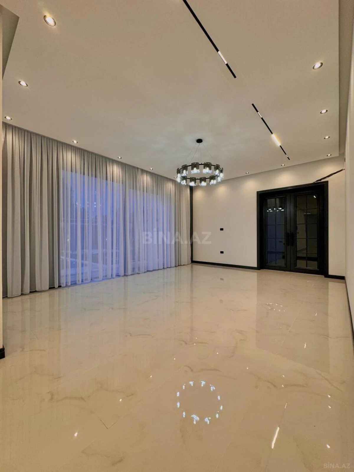 Satılır 5 otaqlı həyət evi 250 m²