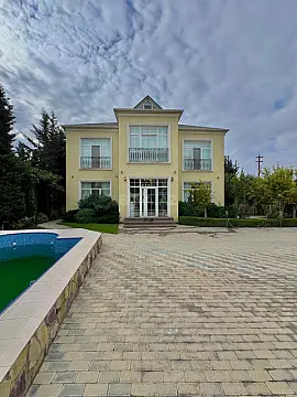 Satılır 5 otaqlı həyət evi 220 m²