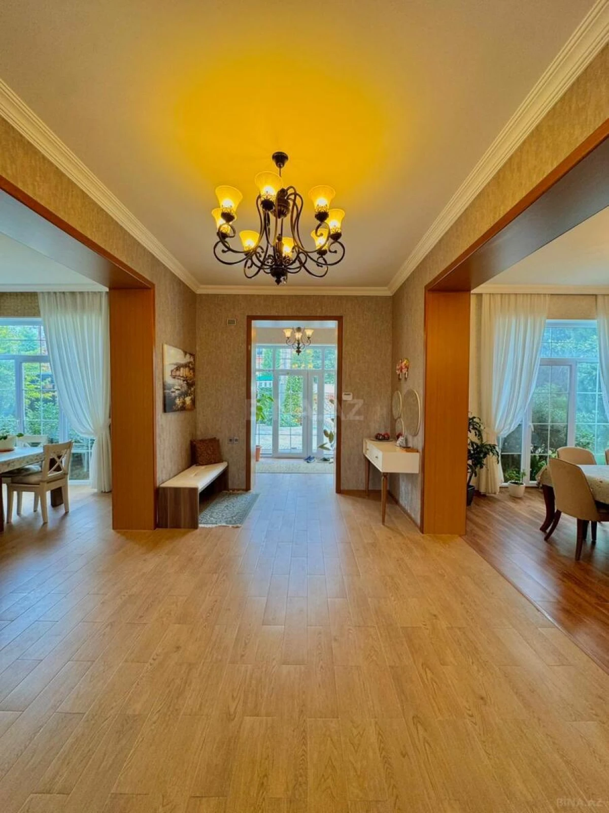 Satılır 5 otaqlı həyət evi 220 m²