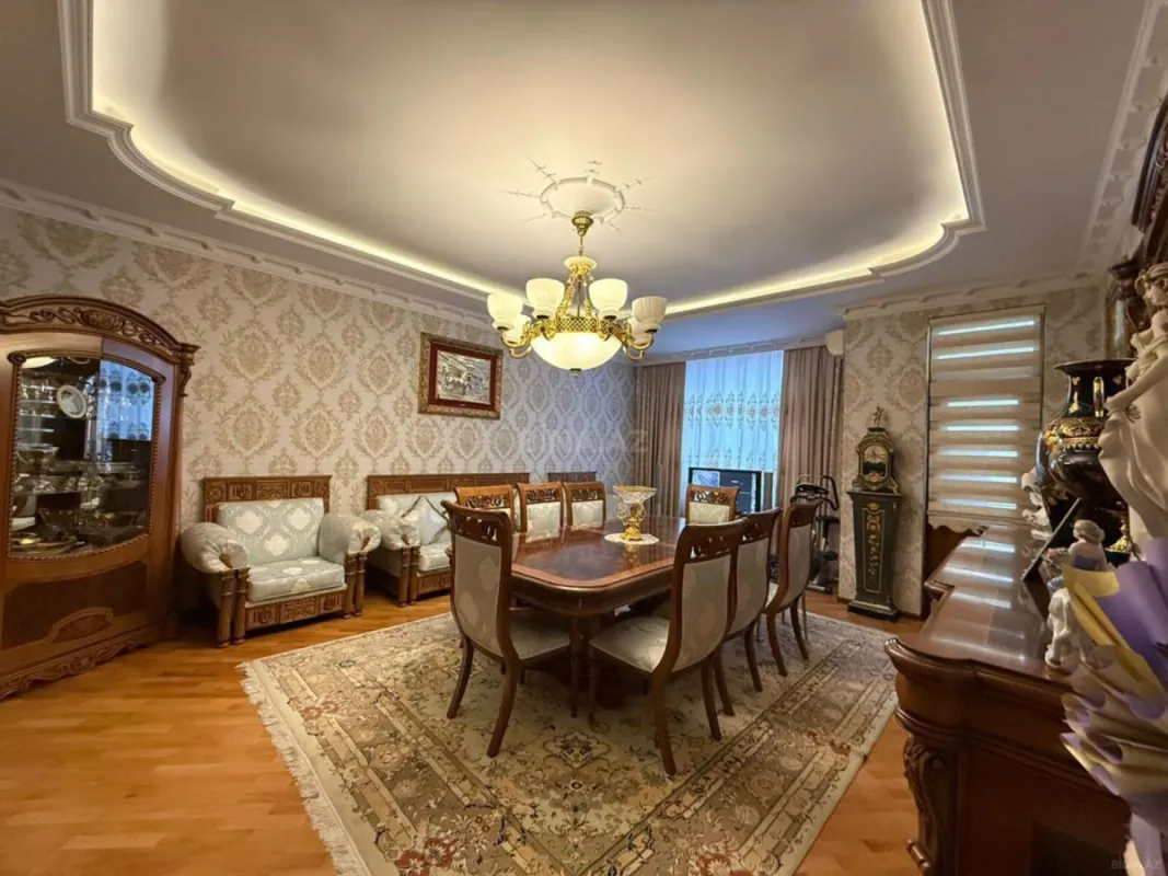 Satılır 3 otaqlı mənzil 147 m²