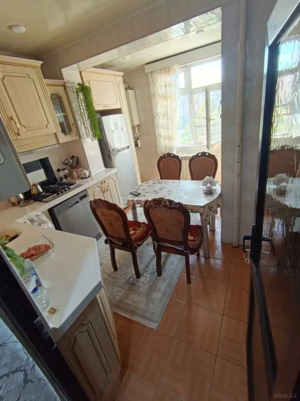 Satılır 4 otaqlı mənzil 110 m²