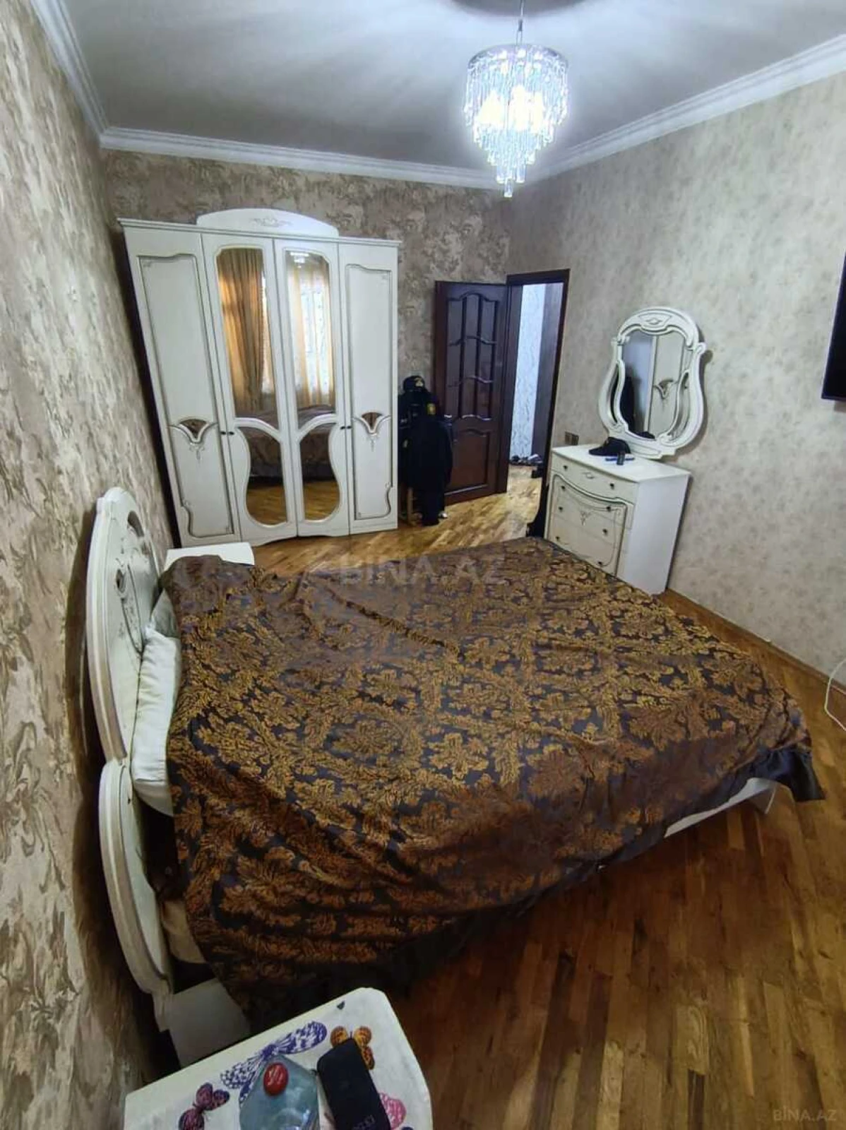 Satılır 4 otaqlı mənzil 110 m²