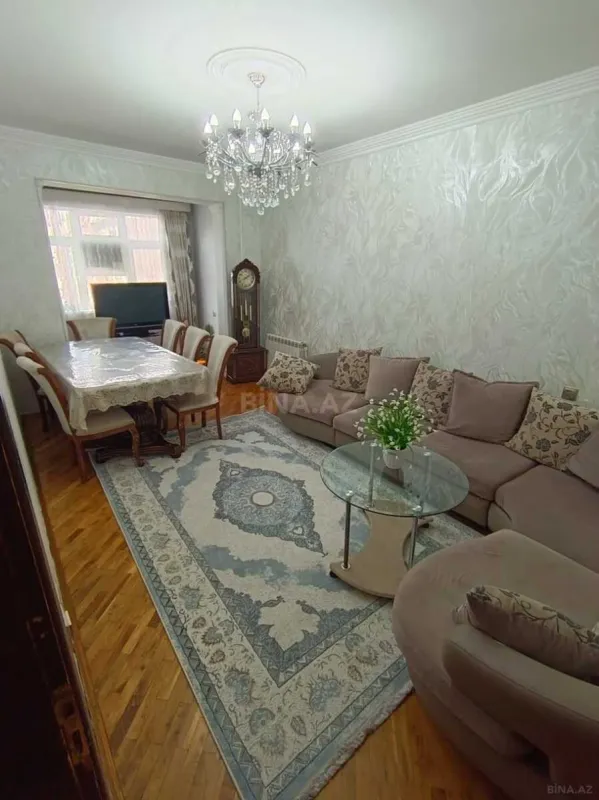 Satılır 4 otaqlı mənzil 110 m²
