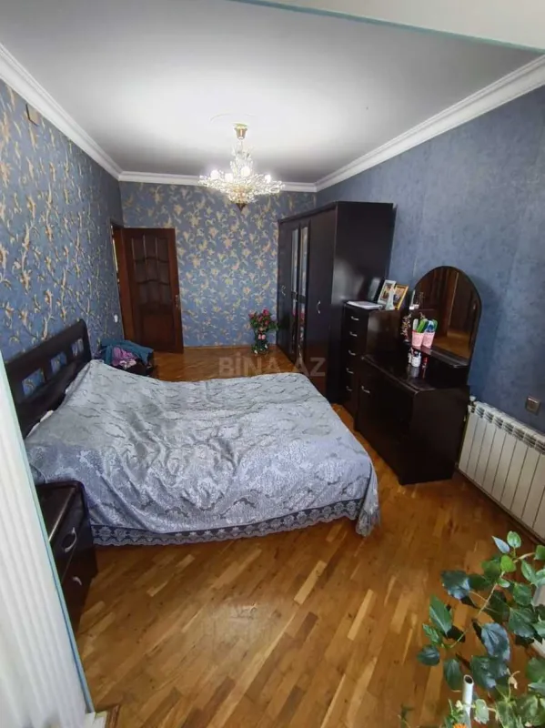 Satılır 4 otaqlı mənzil 110 m²