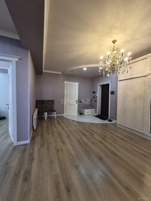 Satılır 3 otaqlı mənzil 125 m²