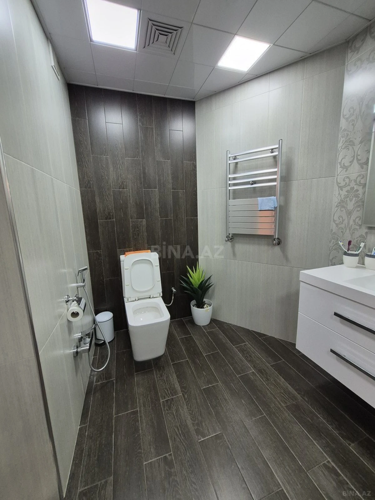 Satılır 3 otaqlı mənzil 125 m²