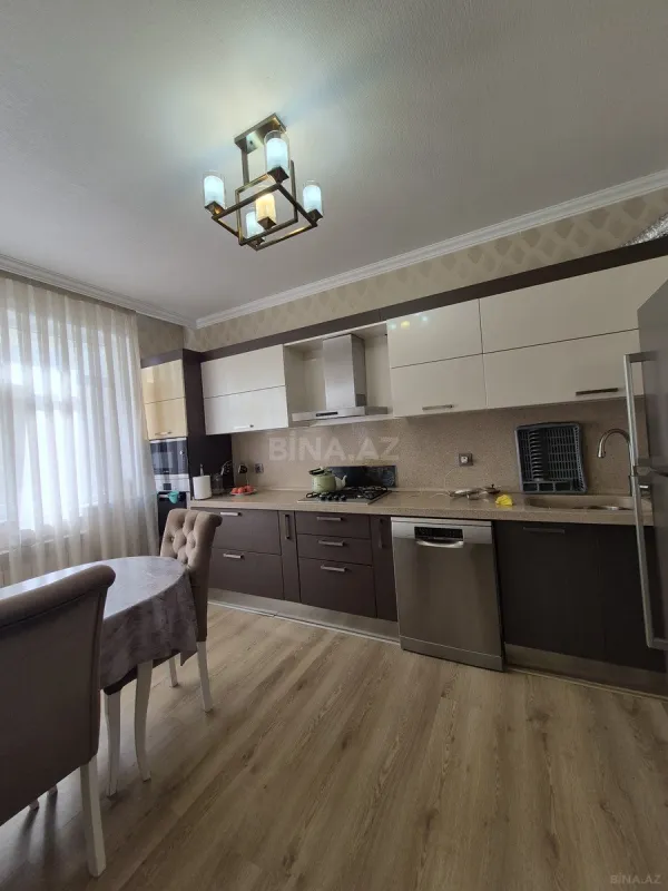 Satılır 3 otaqlı mənzil 125 m²