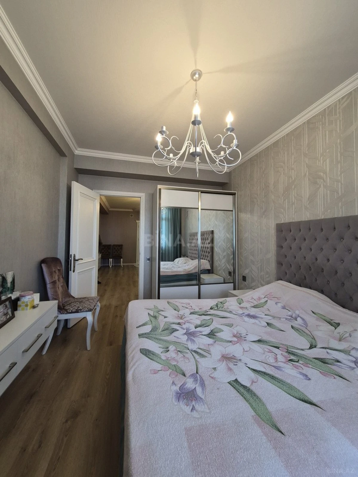 Satılır 3 otaqlı mənzil 125 m²
