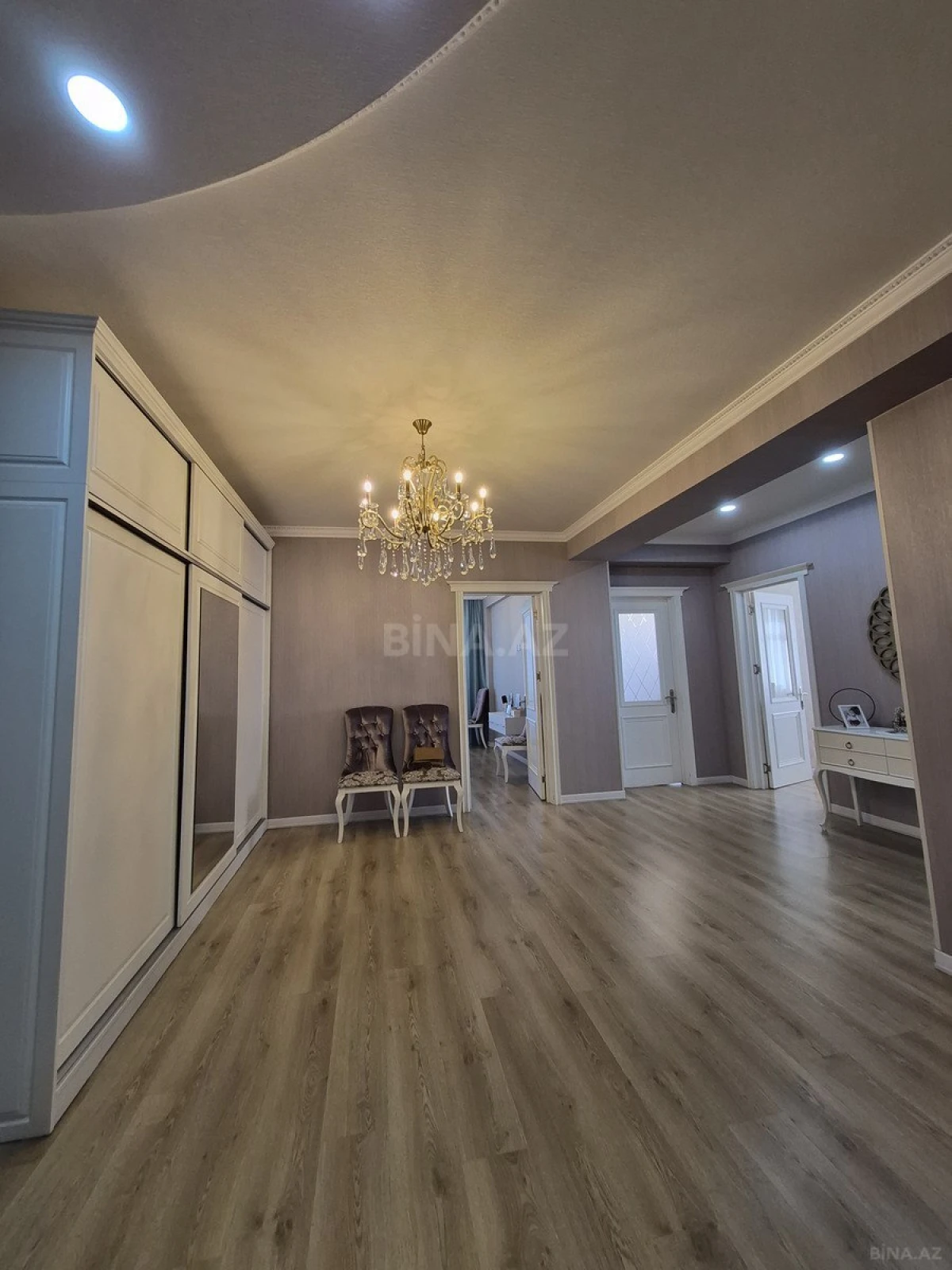 Satılır 3 otaqlı mənzil 125 m²