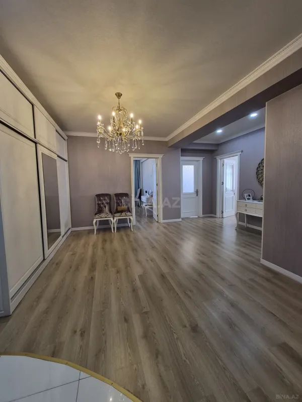Satılır 3 otaqlı mənzil 125 m²