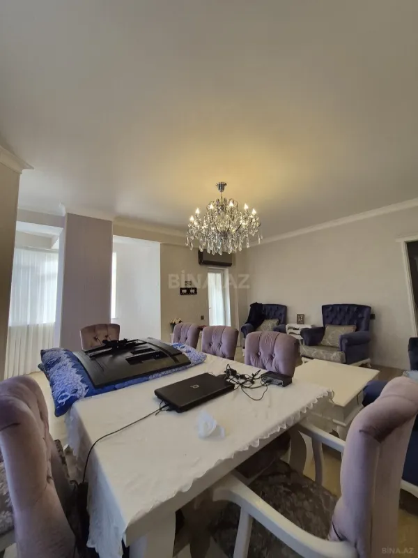 Satılır 3 otaqlı mənzil 125 m²