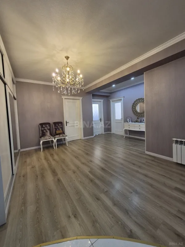 Satılır 3 otaqlı mənzil 125 m²