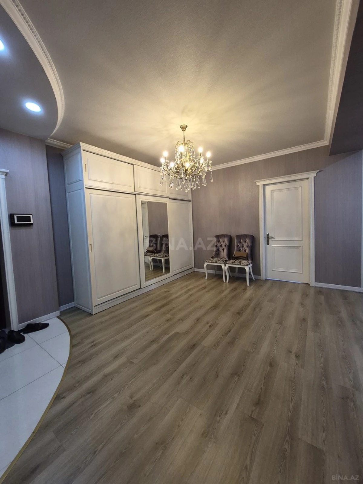 Satılır 3 otaqlı mənzil 125 m²