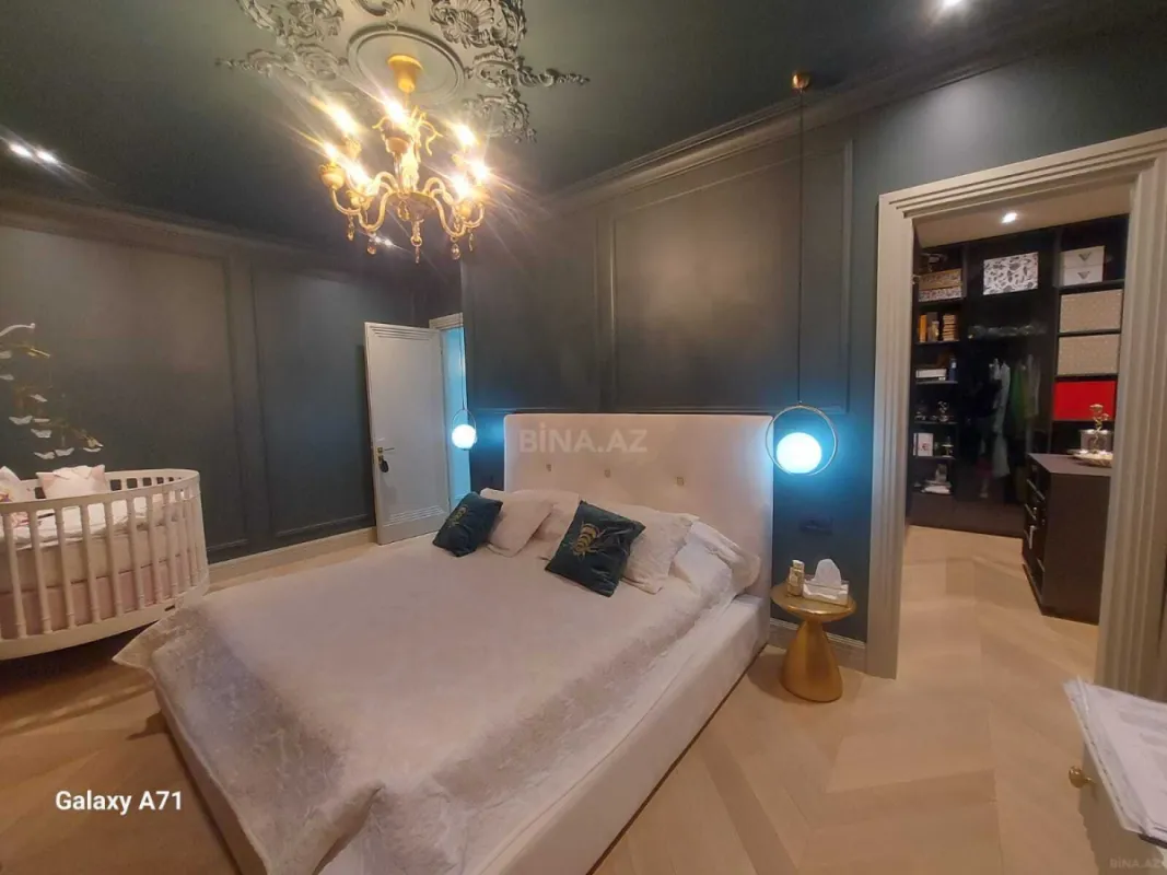 Satılır 5 otaqlı mənzil 235 m²