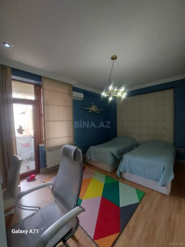 Satılır 5 otaqlı mənzil 235 m²