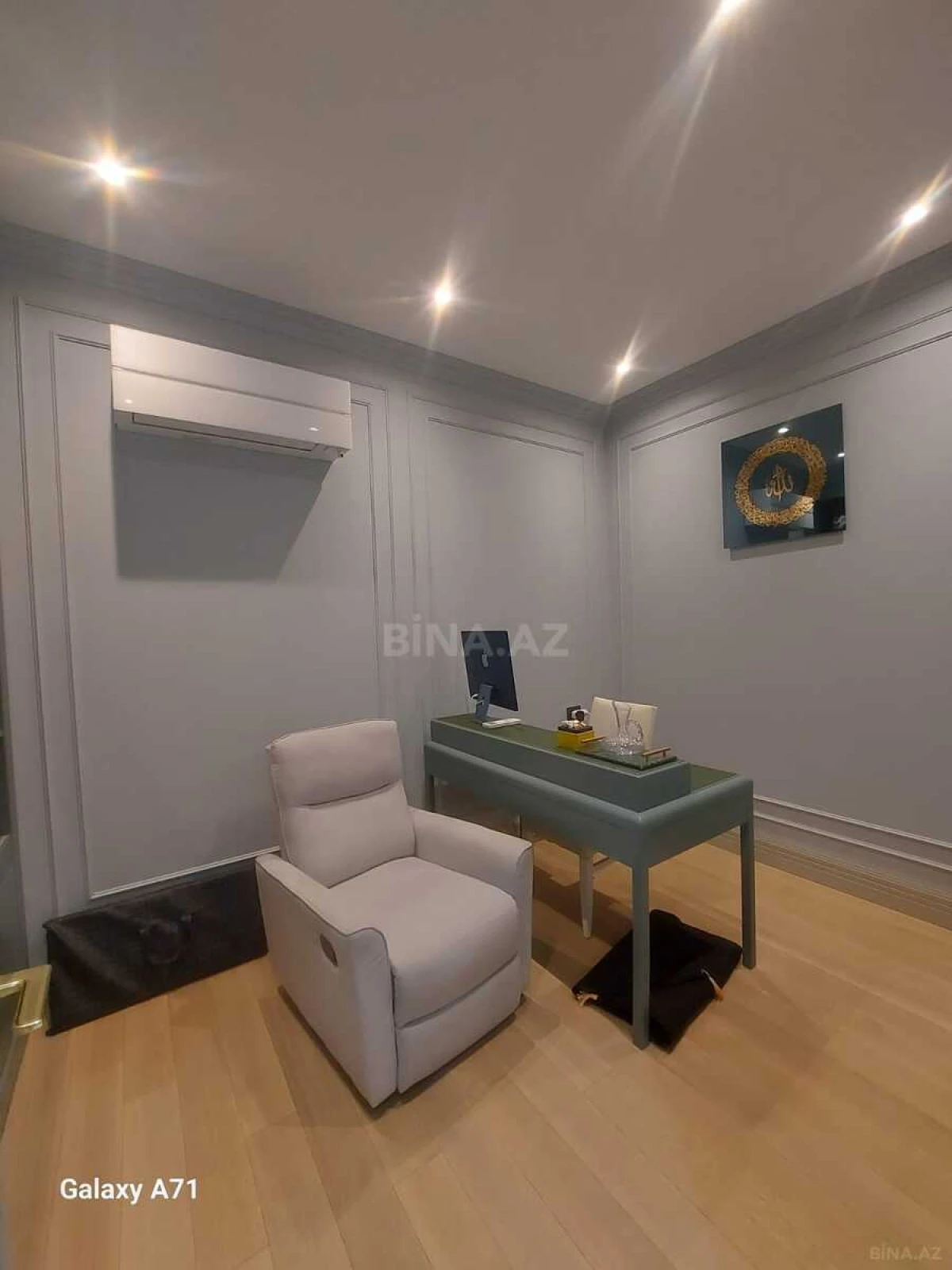Satılır 5 otaqlı mənzil 235 m²