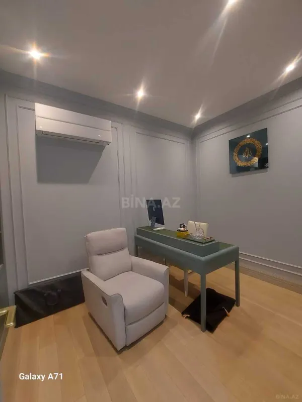 Satılır 5 otaqlı mənzil 235 m²