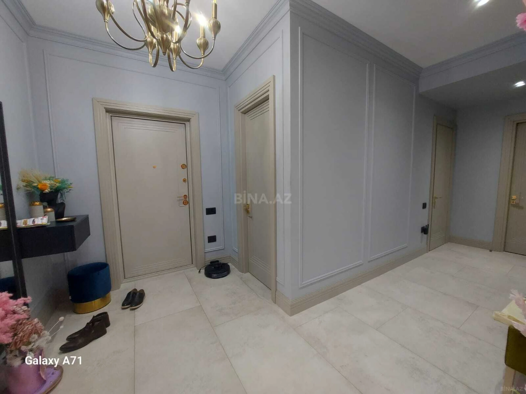 Satılır 5 otaqlı mənzil 235 m²