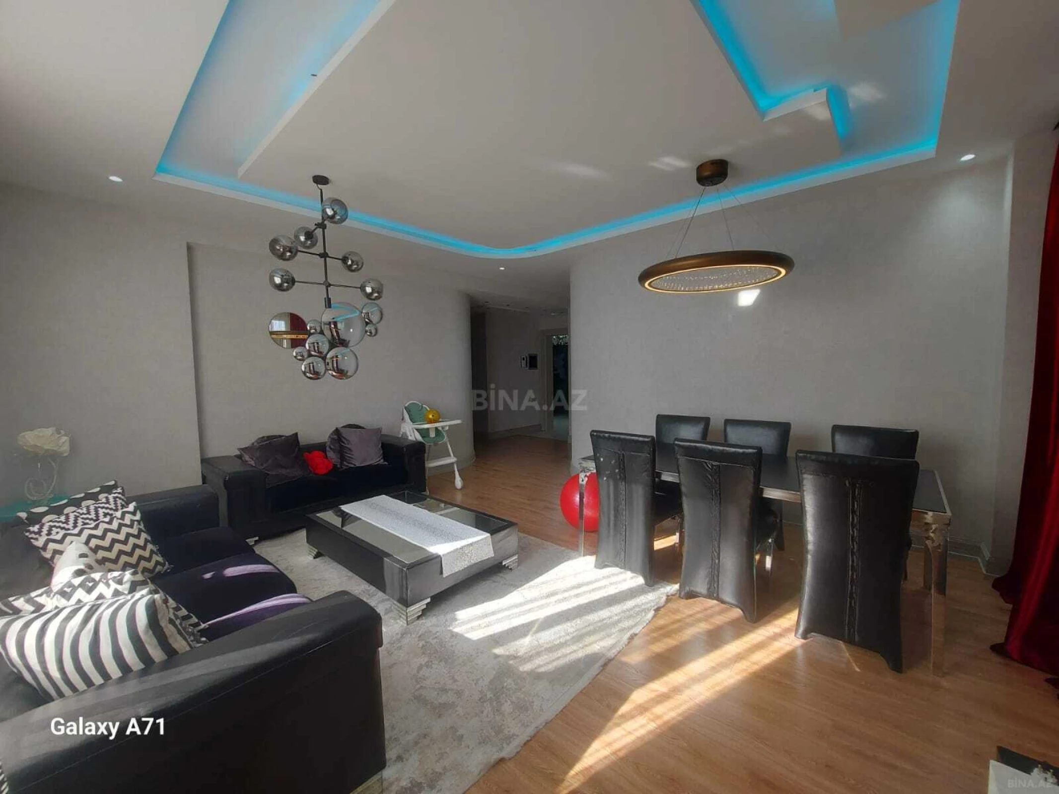 Satılır 5 otaqlı mənzil 235 m²