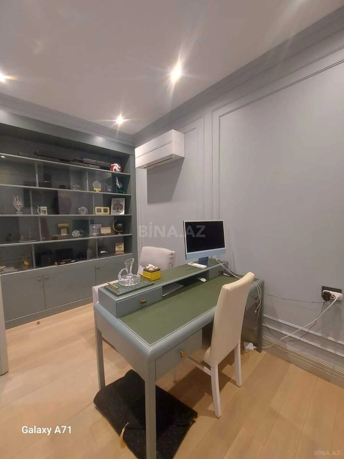 Satılır 5 otaqlı mənzil 235 m²