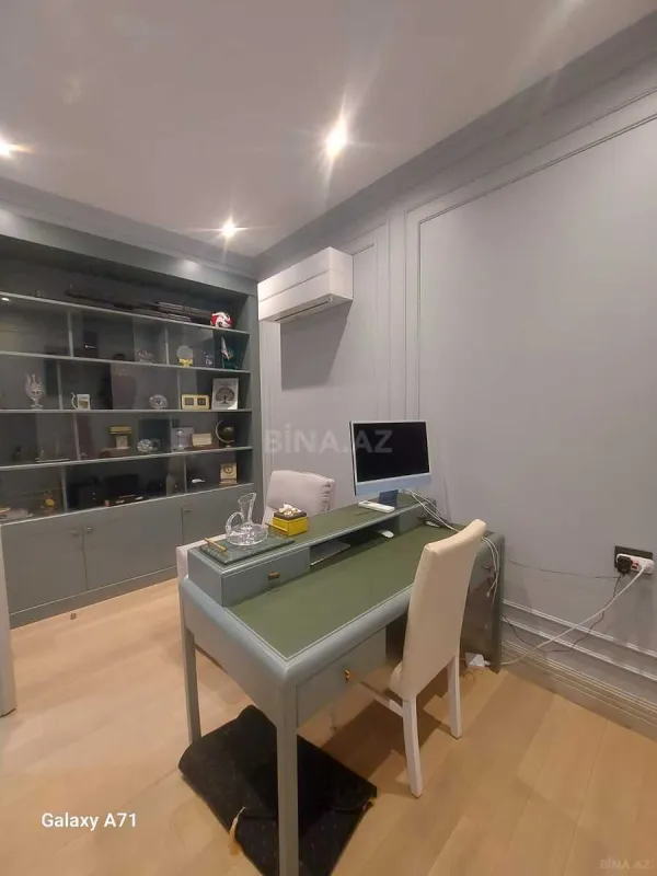 Satılır 5 otaqlı mənzil 235 m²