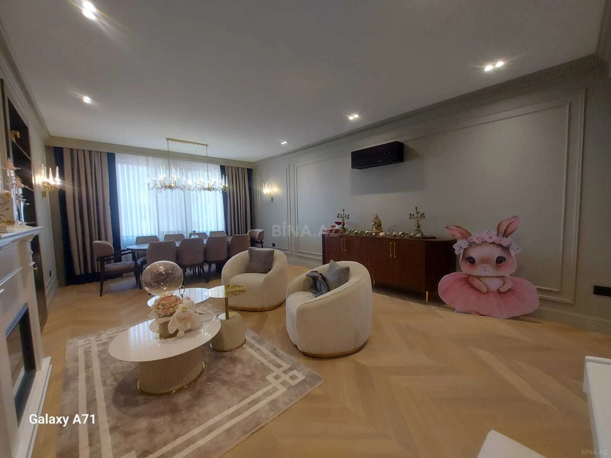 Satılır 5 otaqlı mənzil 235 m²