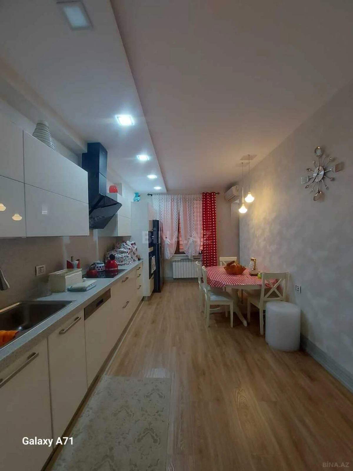 Satılır 5 otaqlı mənzil 235 m²