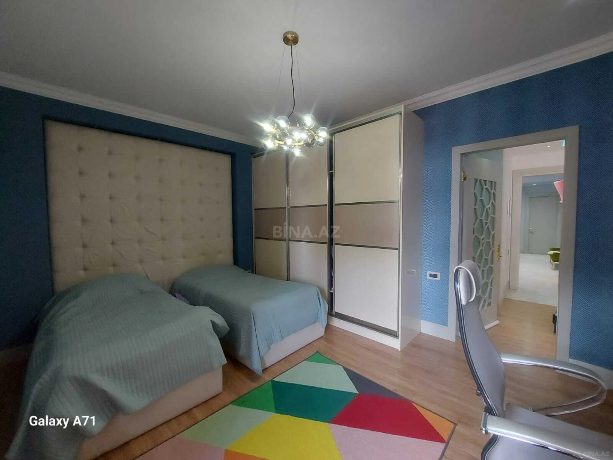 Satılır 5 otaqlı mənzil 235 m²