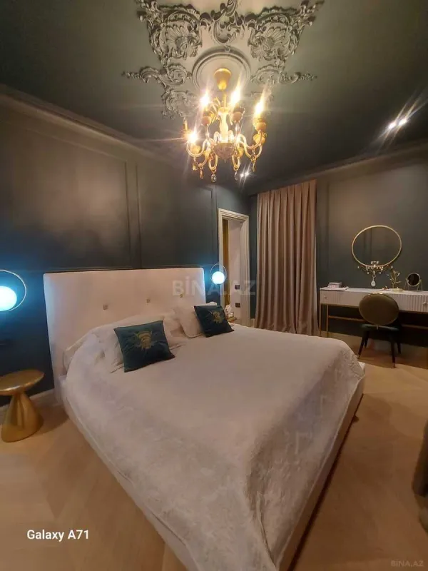 Satılır 5 otaqlı mənzil 235 m²