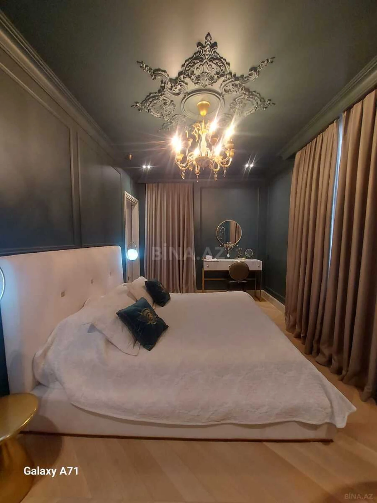 Satılır 5 otaqlı mənzil 235 m²