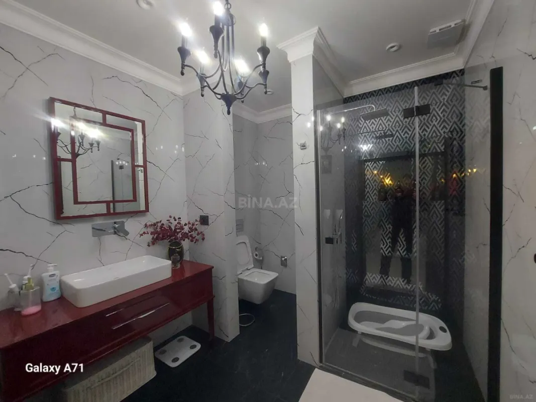 Satılır 5 otaqlı mənzil 235 m²