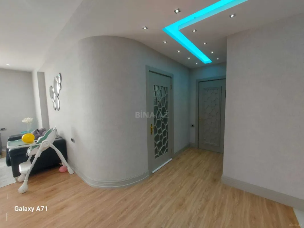 Satılır 5 otaqlı mənzil 235 m²