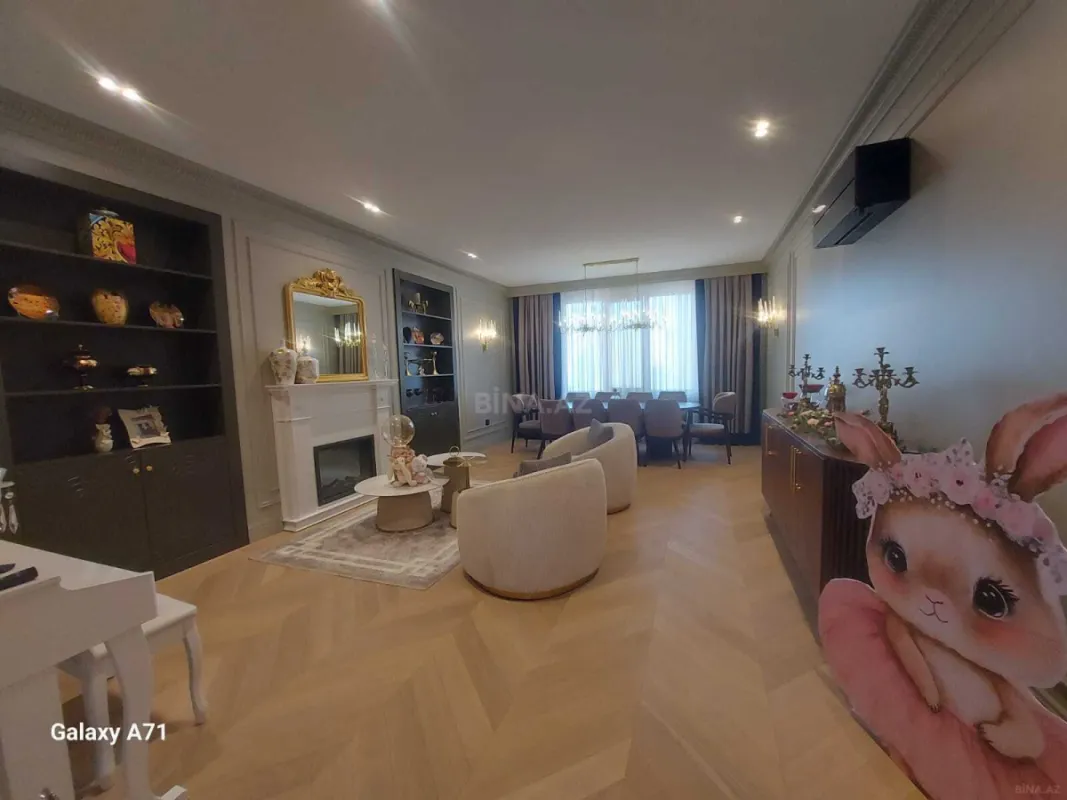 Satılır 5 otaqlı mənzil 235 m²