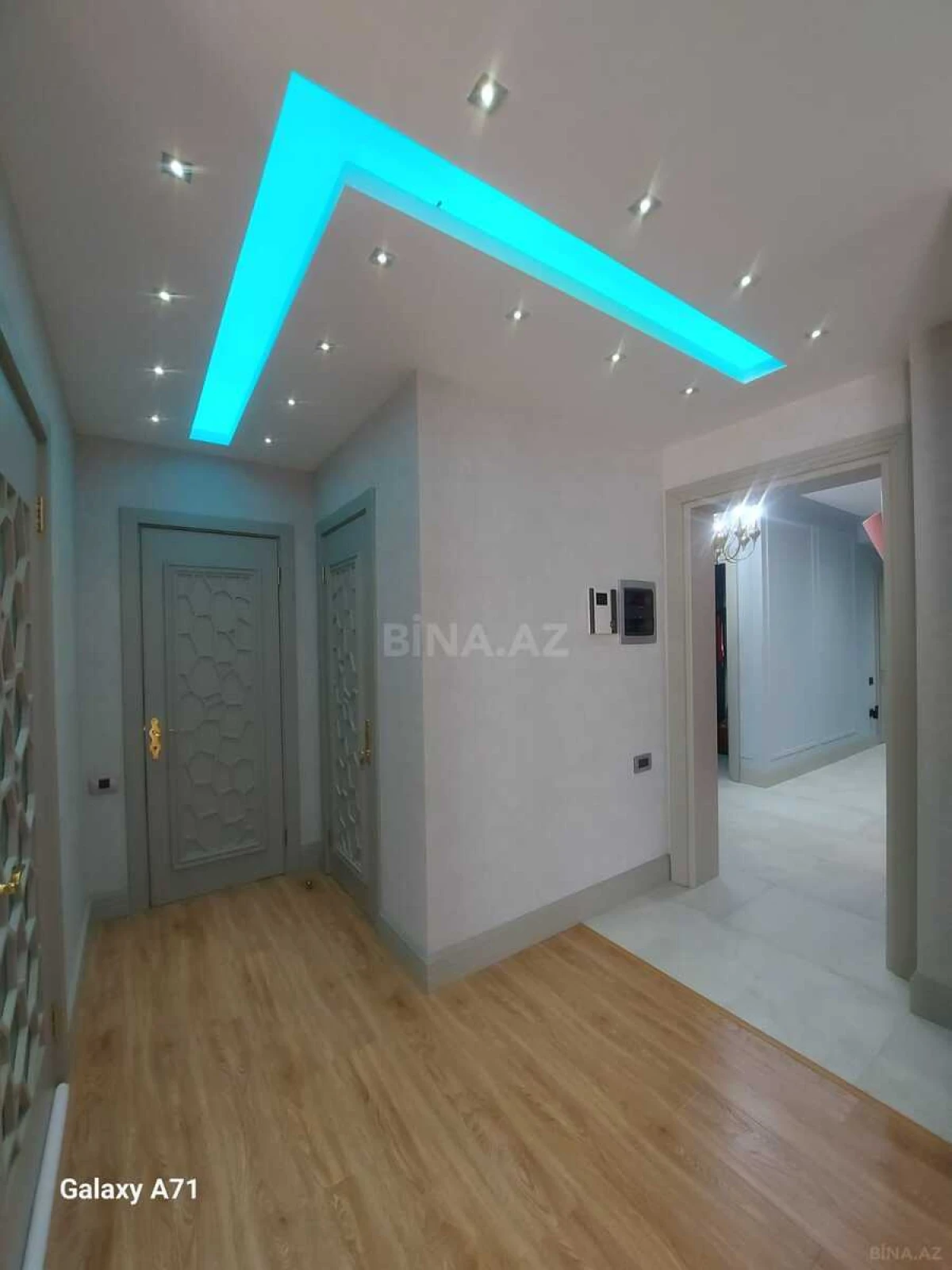 Satılır 5 otaqlı mənzil 235 m²