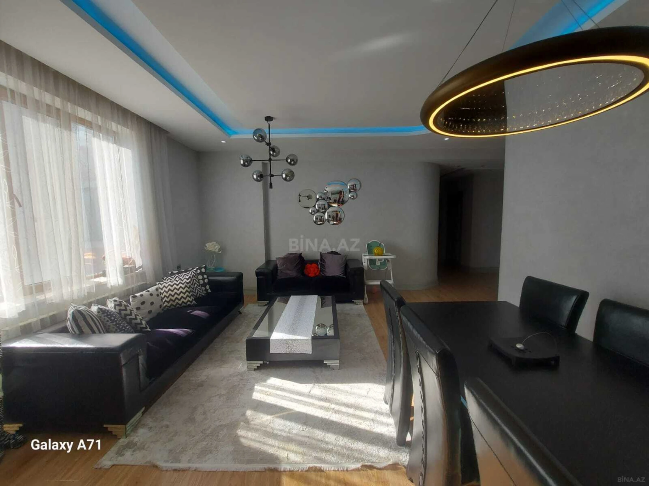 Satılır 5 otaqlı mənzil 235 m²