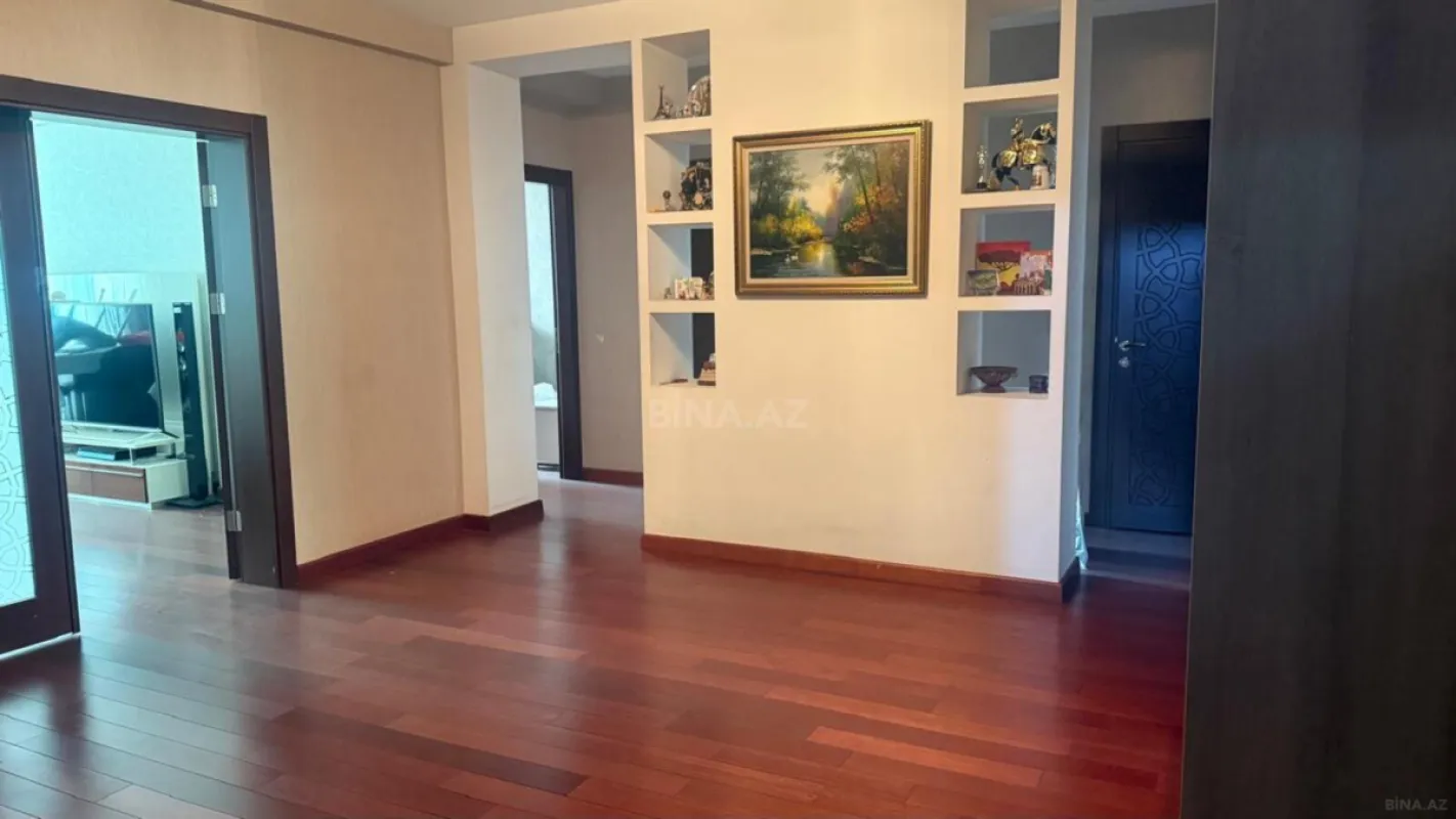 Satılır 4 otaqlı mənzil 170 m²