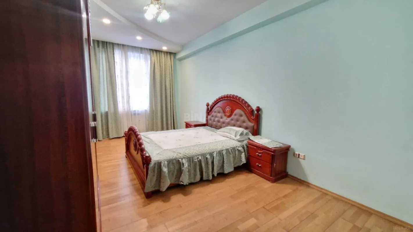 Kirayə verilir 3 otaqlı mənzil 150 m²