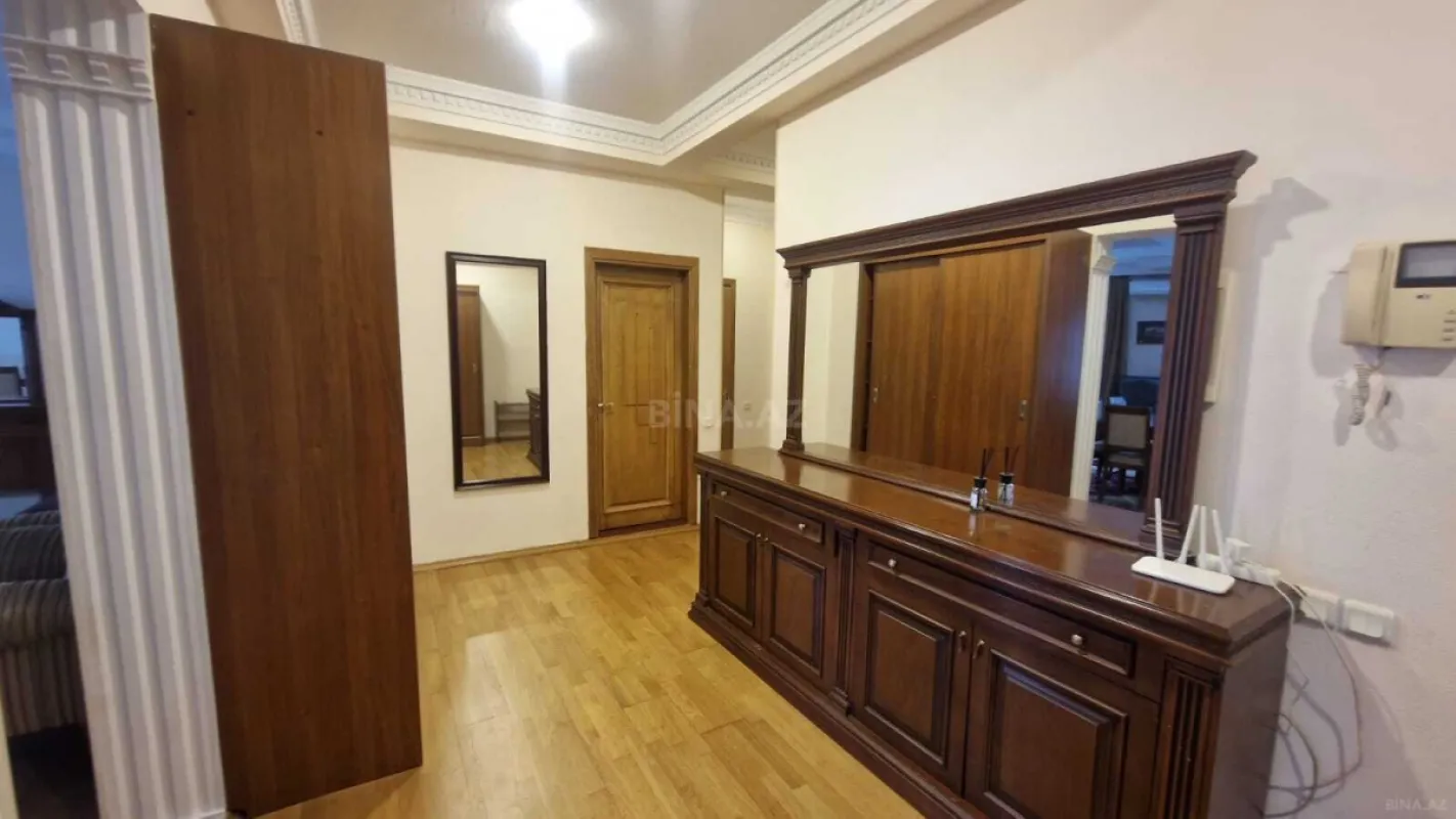 Kirayə verilir 3 otaqlı mənzil 150 m²